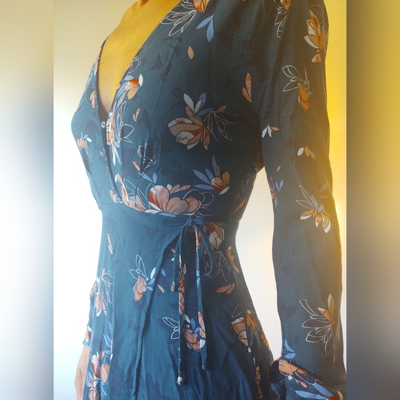 Astr High Low Long Sleeve Dress - Picture 3 of 11